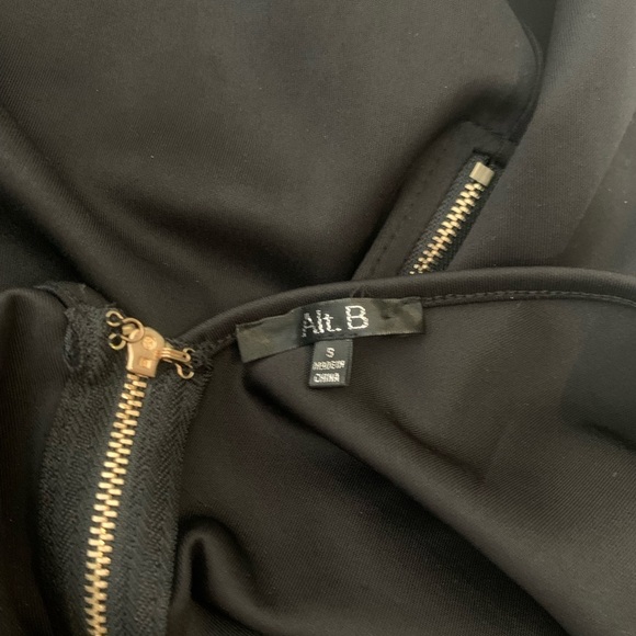 Black mini cocktail dress gold accents small - Picture 4 of 9